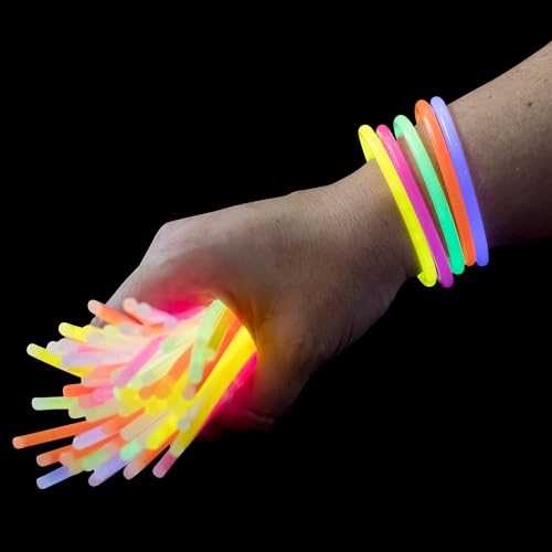 SHATCHI 50Pcs Glow Sticks 8 inches and Connectors Neon Colours Kit for Bracelets, Rings Necklace Halloween Rave Fancy Dress Party Props Bag Fillers Toys Favours