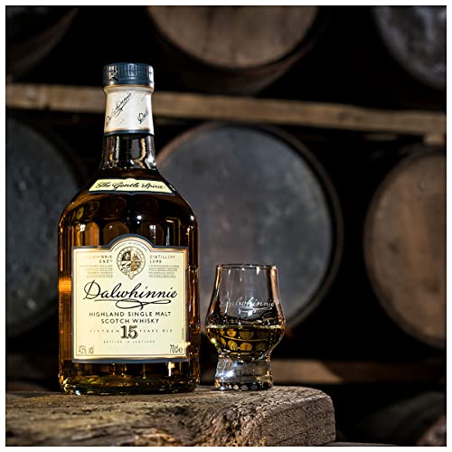 Dalwhinnie 15 Year Old Single Malt Scotch Whisky   43% vol   70cl   Highland Whisky   Smooth & Aromatic   Malty Sweet Flavours & Smoky Warmth   Scottish Whisky with Gift Box