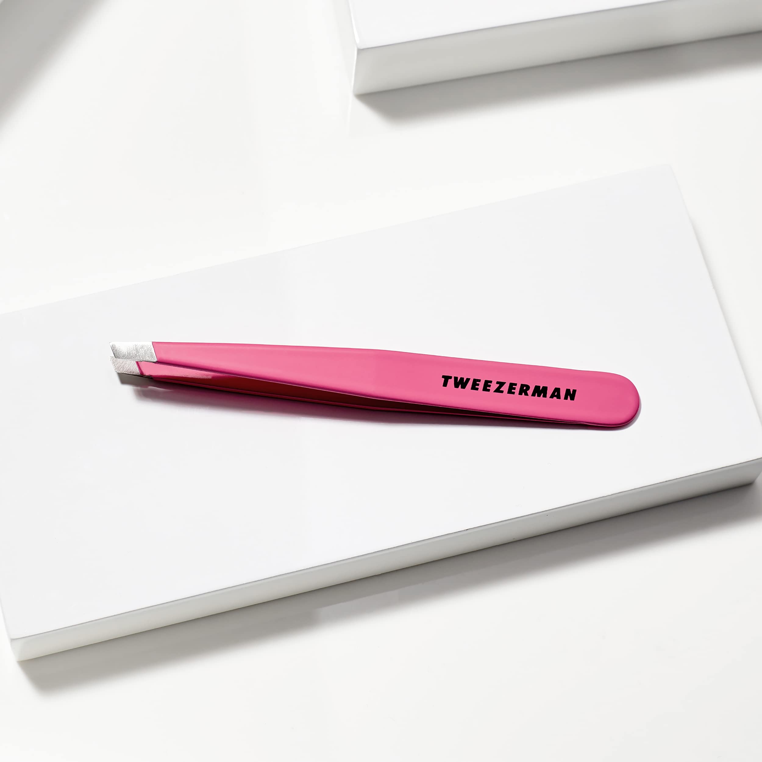 Tweezerman Pretty In Pink Slant Tweezer