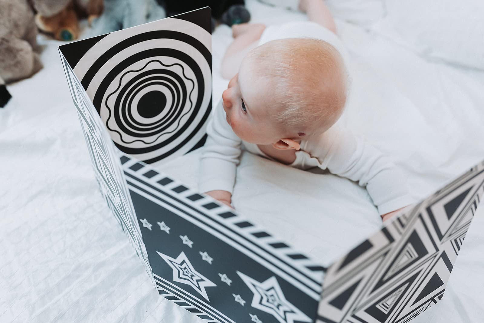 My Little Learner Black and White High Contrast Baby Sensory Fold Out Board, Baby Sensory Board is Made from Premium Quality card Stocks for Newborn babies