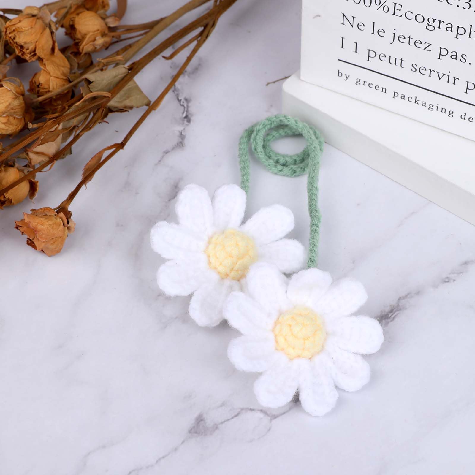 WLLHYF Crochet Daisy Car Pendant Cotton Cute Rear View Mirror Hanging Charms Handmade Knitted Woven Daisy Flower Tassel Car Accessories Automotive Interior Aesthetic (White)