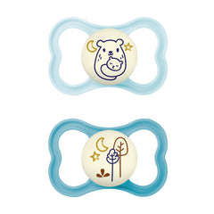 MAM Rubber Latex Original Night Soothers 16 Months and (Pack of 2), Glow in The Dark Baby Soothers with Self Sterilising Travel Case, Newborn Essentials, Cream & Blue, (Designs May Vary)