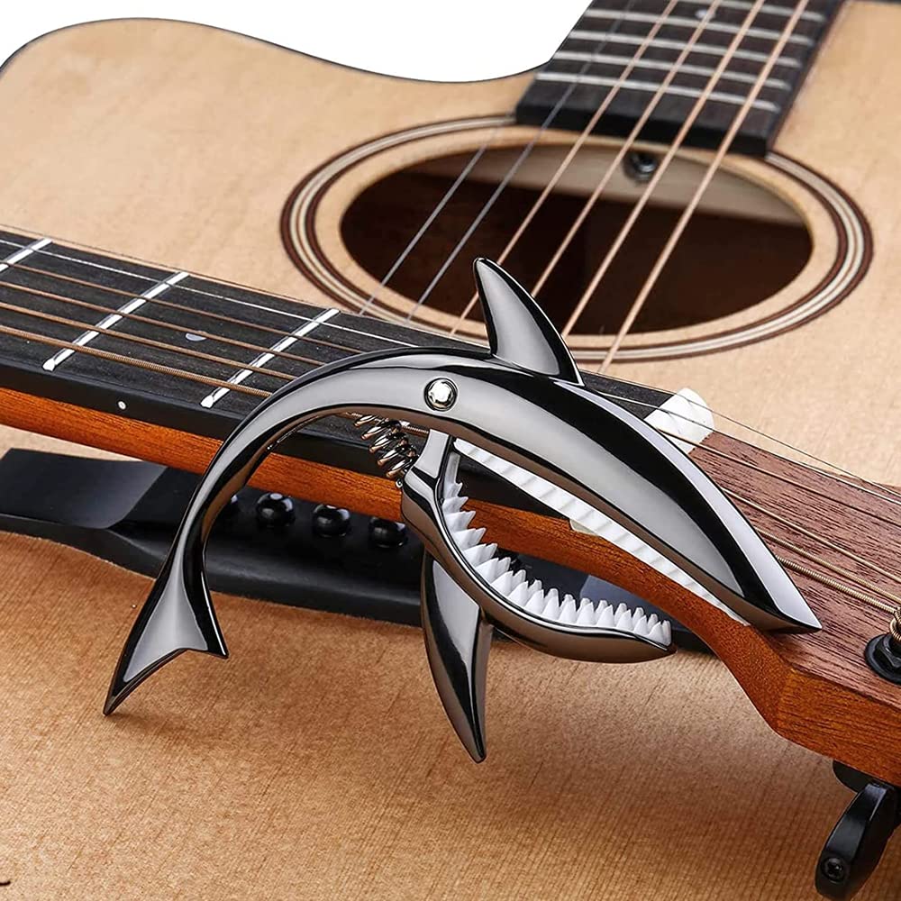 1 PCS Shark Capo Lightweight Alloy Guitar Capo Guitar Accessories Quick Change Guitar Capo With Storage Bag for Guitars, Ukulele, Banjo, Mandolin, Bass for 6 String Guitar, Assorted Colours