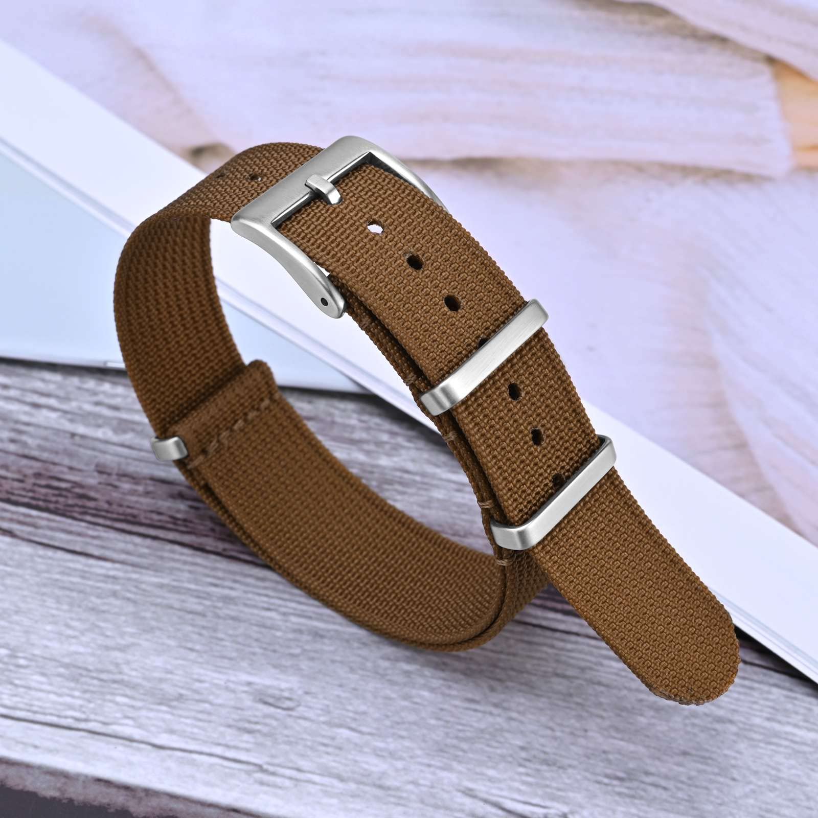 ANNEFIT Nylon Watch Strap 22mm, One-Piece Waterproof Military Watch Band with Heavy Black Buckle (Brown)