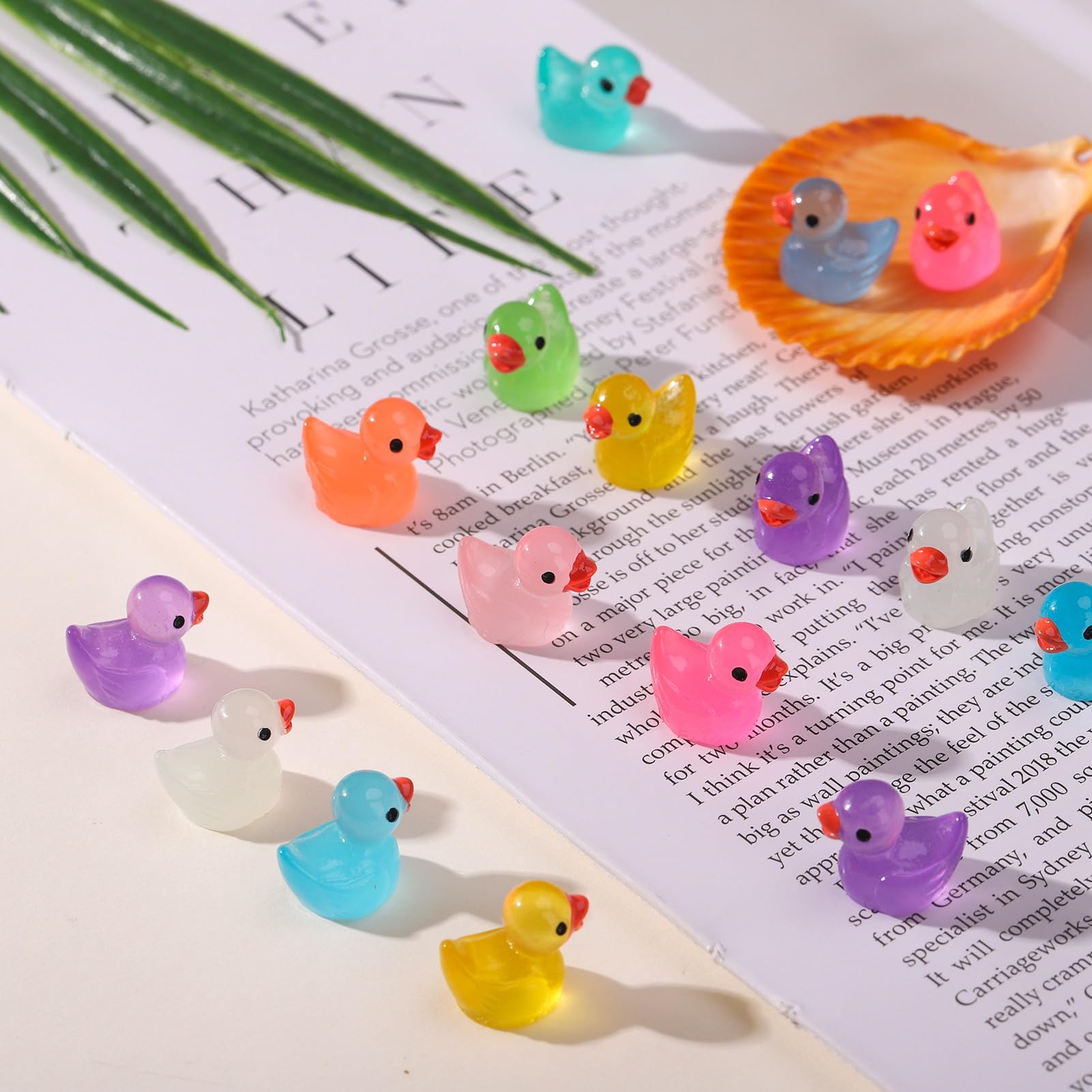 FRIUSATE 100 Pack Mini Ducks, Tiny Little Ducks Mini Resin Ducks Luminous Small Ducks Miniature Ducks for Fairy Garden Aquarium Landscape Dollhouse Ornament Diy Craft