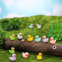 Firtink 100 Pack Mini Resin Ducks Figures, Cute Tiny Ducks Resin Miniatures Fairy Garden Aquarium Dollhouse Landscape Decorations Mini Stuff Figures for Home Decor