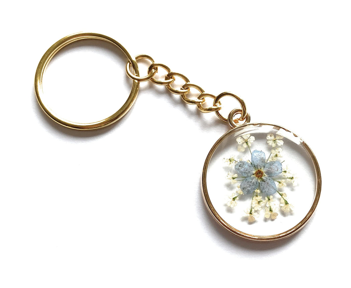 Handmade Forget me Not Keyring with Cotswold pressed flowers. Remembrance, thinking of you, keepsake or car accessory, new home keychain gift (gold)