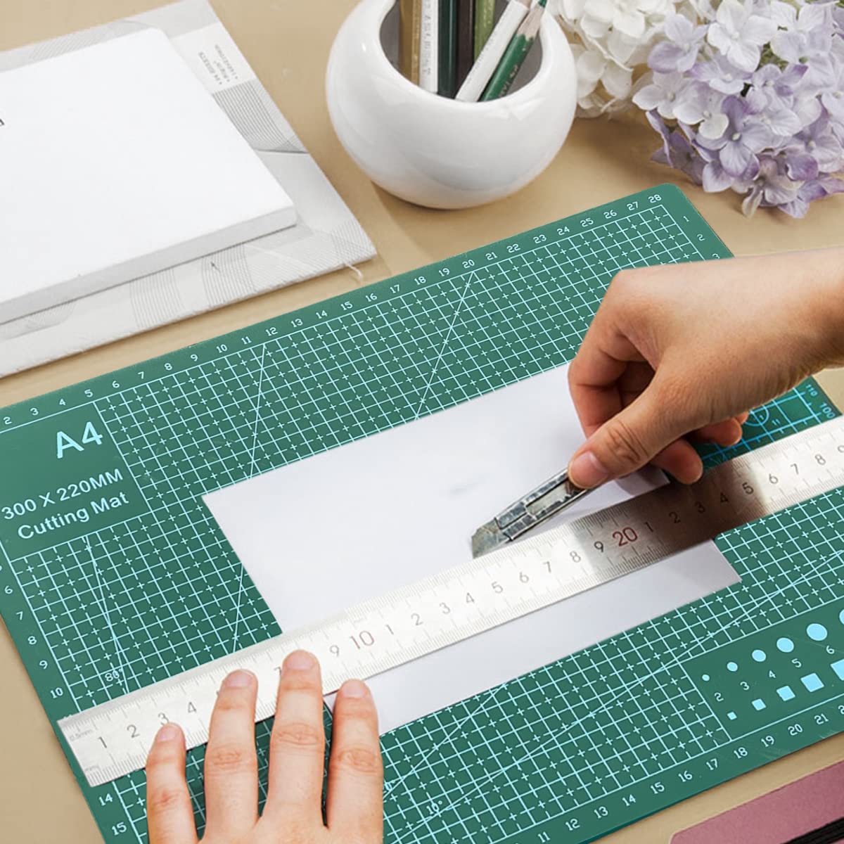 A-4 Cutting Mat Craft Mat Flexible Double Sided Non Slip Craft Cutting Mat with Accurate Guide Grid Lines Design for Cutting Fabric, Paper, and Cards Double Sided self-Healing Cutting mat