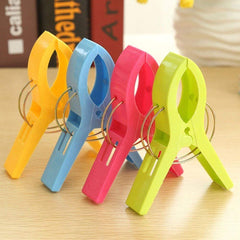 4 pcs Beach Towel Clips, URAQT Towel Pegs, Large Towel Clips and Bright Color Plastic Quilt Clips for Sunbeds, Sun Loungers, Pool Chairs, Laundry and More