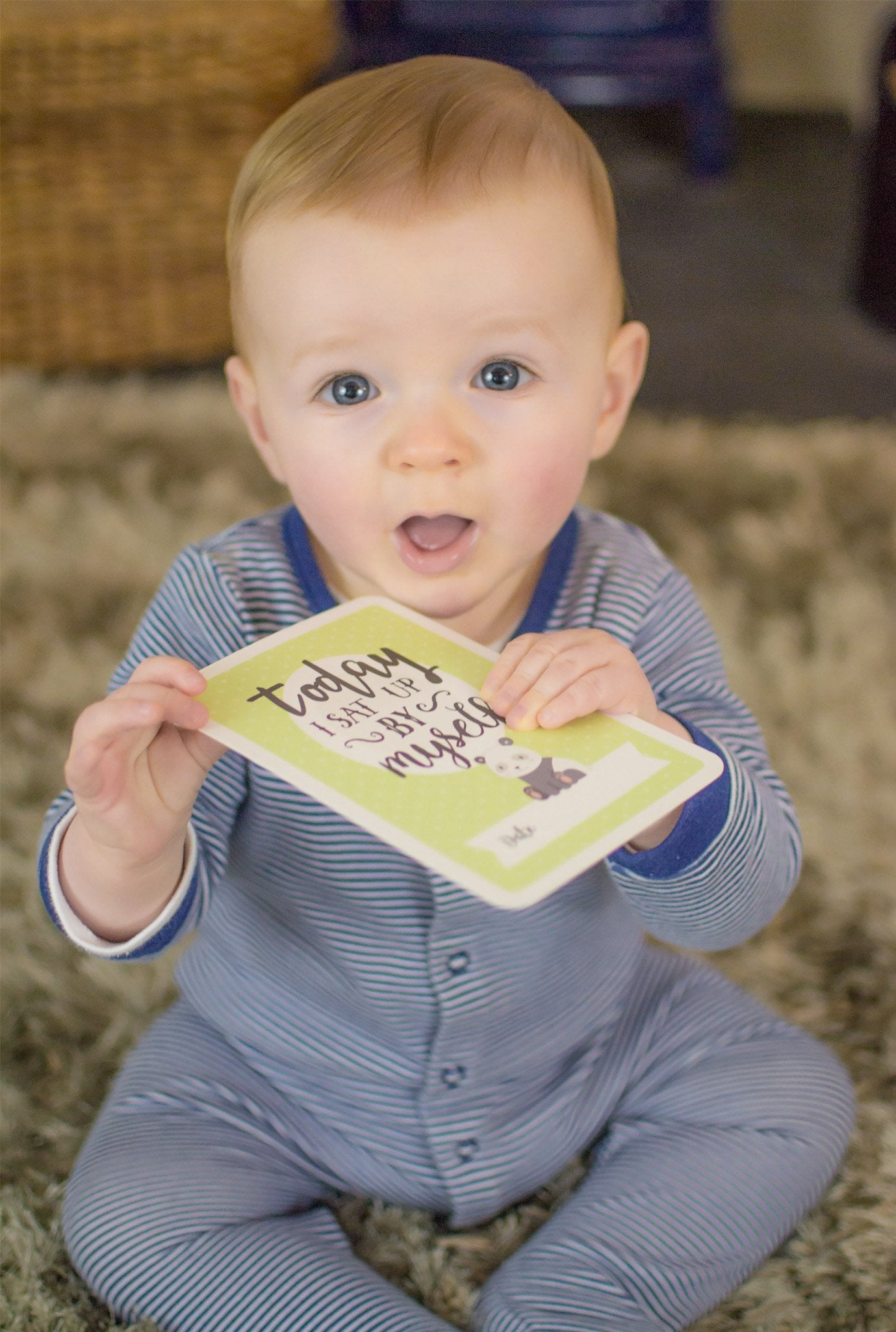 Baby Moment Cards & Keepsake Box – 40 Unisex Landmark Memory Milestone Photo Cards & Pregnancy & Age Markers– Perfect Boy Girl Baby Shower Set with Original Pastel