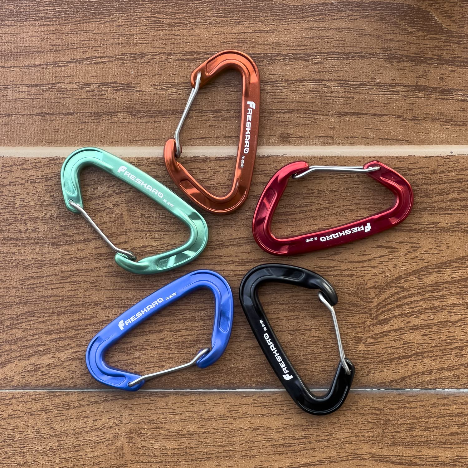 FresKaro 4pcs 15kN Wiregate caribeener clips, Carabiner Heavy Duty, Sturdy EDC Accessory clip, Not for Climbing, Large Size, Lightweight, For Hiking, Camping, Fishing, Outdoor, Backpack, Red