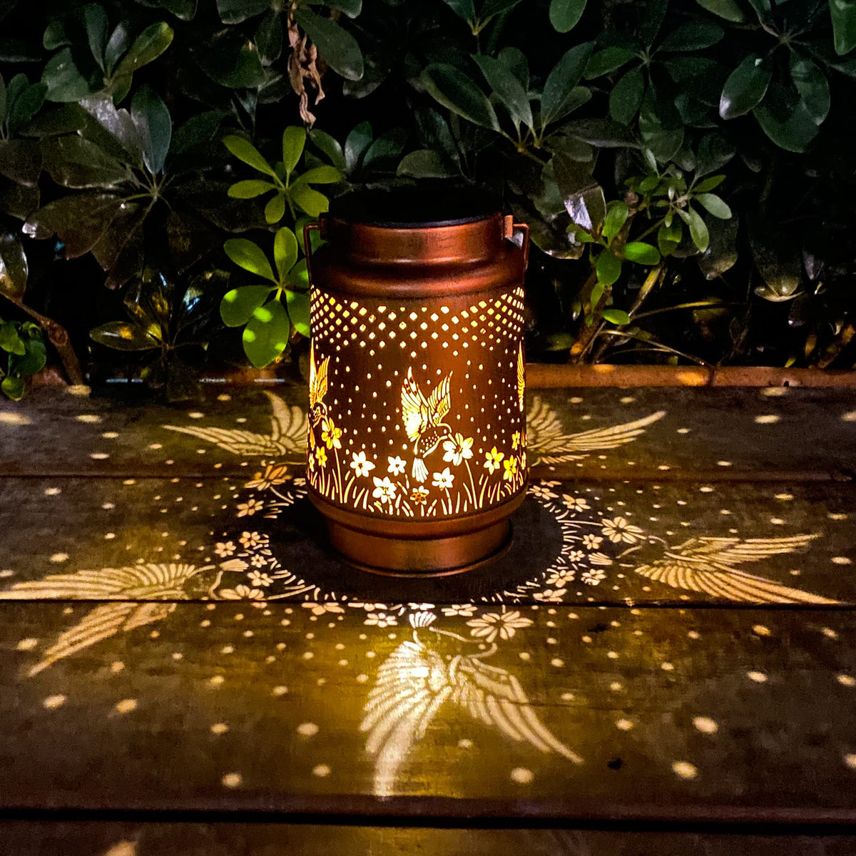 Hummingbird Solar Lantern, Metal Solar Lantern Outdoor Waterproof LED Solar Light Decorative Light Garden Decor Perfect Hummingbird Gifts for Women Mom Grandma