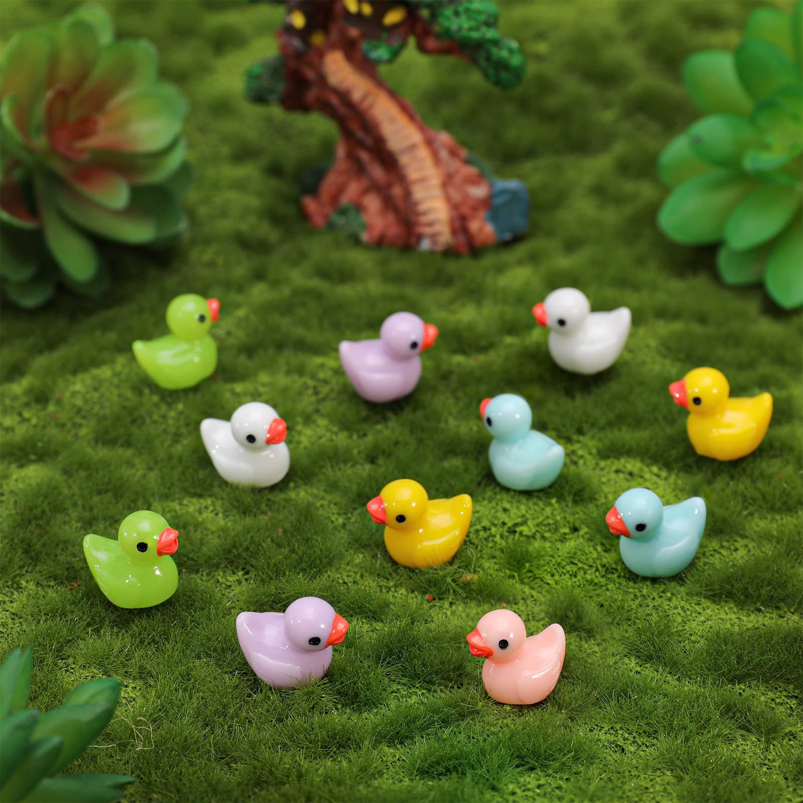 Firtink 100 Pack Mini Resin Ducks Figures, Cute Tiny Ducks Resin Miniatures Fairy Garden Aquarium Dollhouse Landscape Decorations Mini Stuff Figures for Home Decor