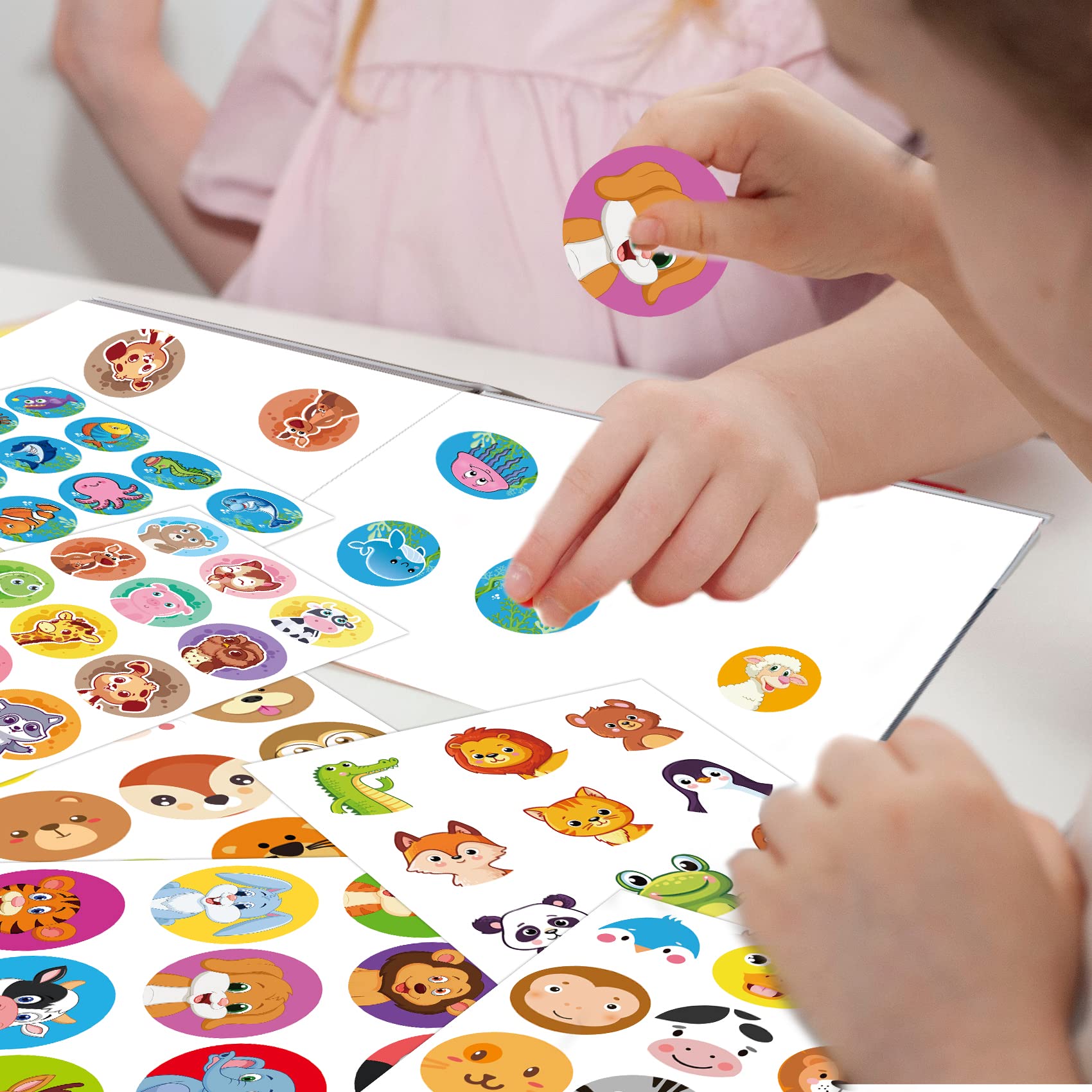 RMMD Animal Stickers 30 Sheets Cute Animal Circle Stickers for Children Animal Stickers for Cards/Envelopes/Boxes/Scrapbook Classroom Teacher Reward Stickers for Children Teachers Party Favours