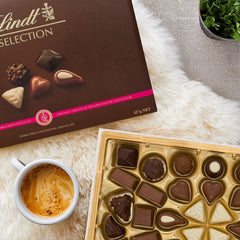 Lindt Selection Extra Fine Continental Chocolate Box Extra Large - 40 Assorted Milk, Dark and White Chocolates, 427g - Gift Present or Sharing - Father's Day, Birthday, Celebrations, Congratulations